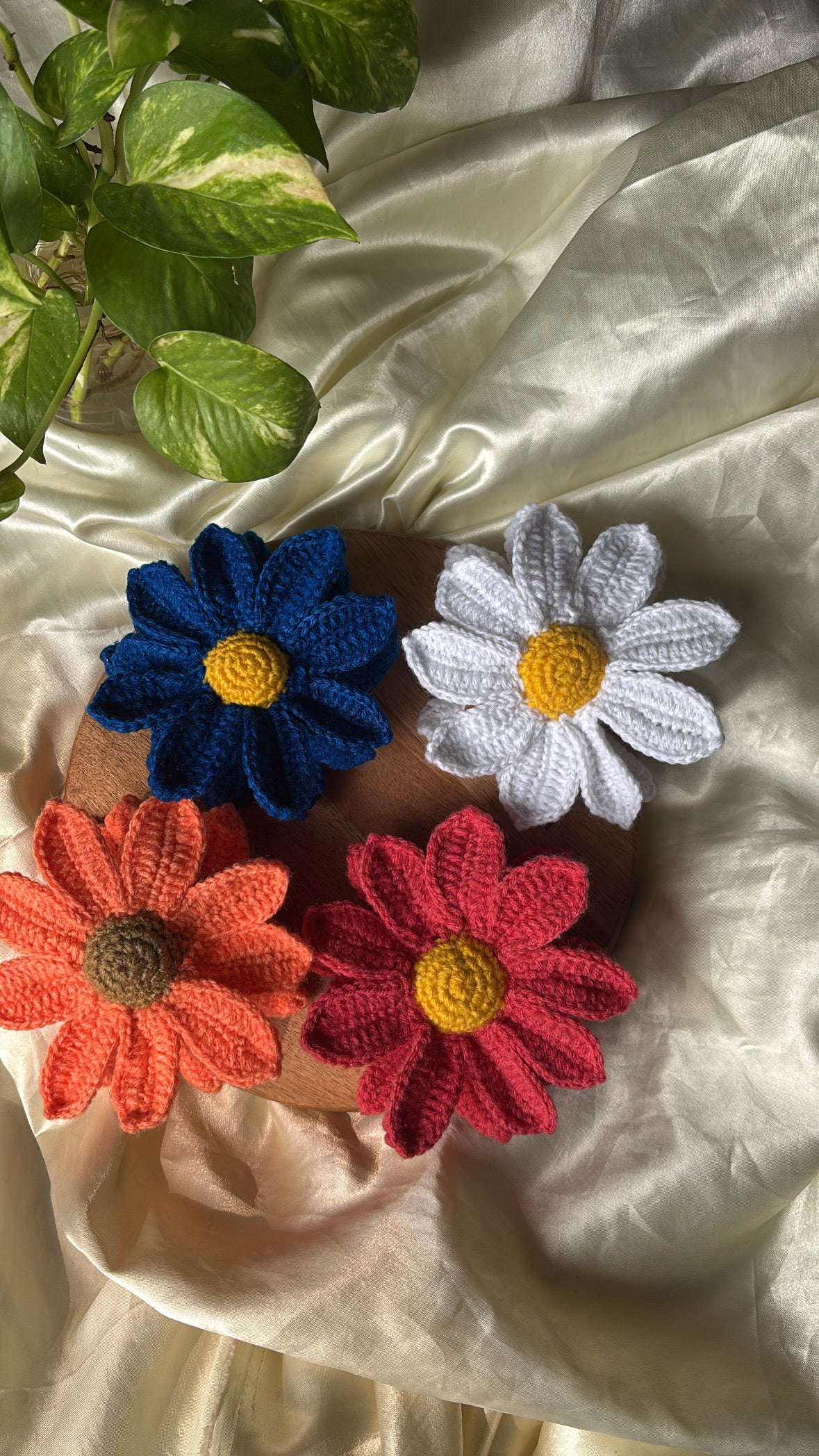 Claw clip daisy bouquet